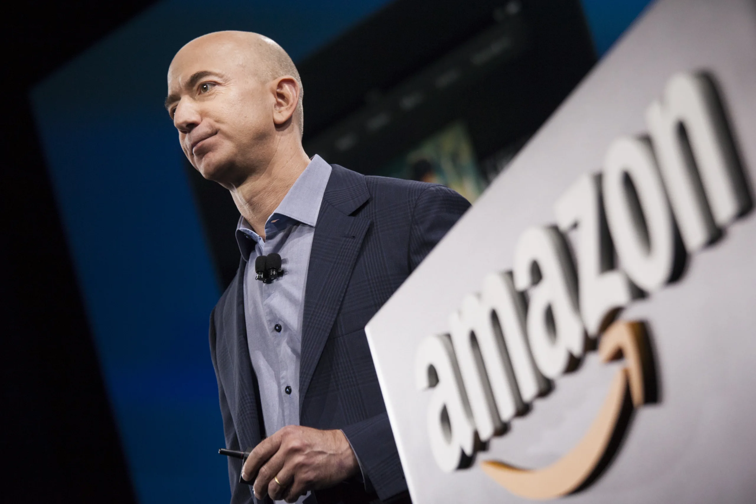 بيزوس يتخلص من أسهم في أمازون بقيمة 737 مليون دولار خلال شهر يونيو بيزوس يتخلص من أسهم في أمازون بقيمة 737 مليون دولار خلال شهر يونيو