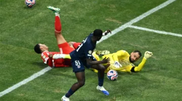 بيلد تكشف تفاصيل إصابة موسيالا الخطيرة أمام باريس سان جيرمان ومدة غيابه عن الملاعب