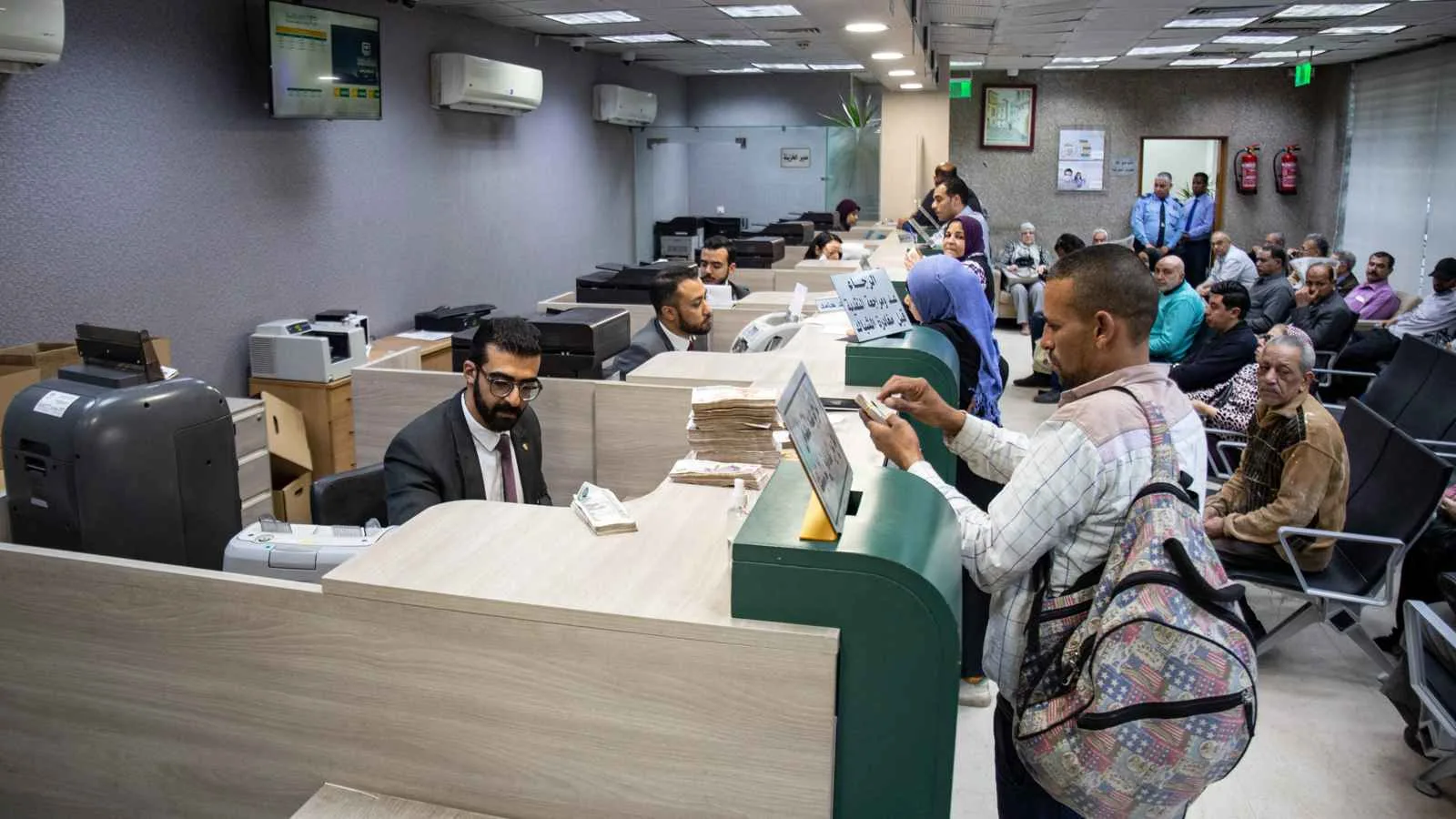 بين الذهب والعقارات: وجهة مدخرات المصريين بعد انخفاض عوائد الشهادات