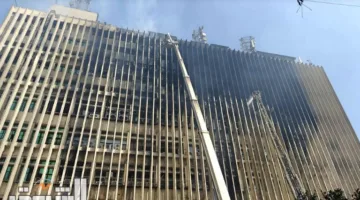 مصدر: حريق مركز رمسيس بدأ من مكتب تكنولوجيا المعلومات في الطابق السابع وانتشر إلى باقي المبنى