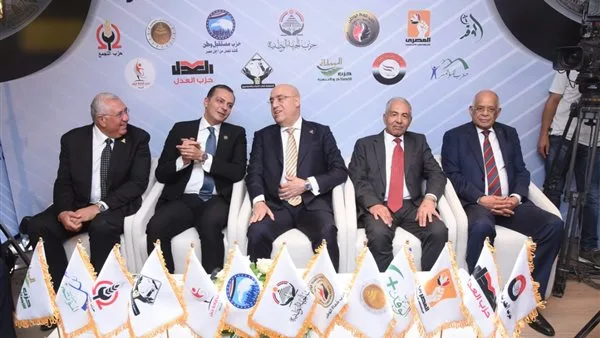 تأييد كامل للرئيس السيسي وقراراته وعبارات شكر للشعب المصري.. إليكم توصيات الاجتماع التشاوري الثالث للقائمة الوطنية من أجل مصر. تأييد كامل للرئيس السيسي وقراراته وعبارات شكر للشعب المصري.. إليكم توصيات الاجتماع التشاوري الثالث للقائمة الوطنية من أجل مصر.