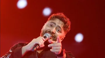تامر حسني بعد نجاح ألبوم “لينا ميعاد”: “عملت بجهد من أجلكم.. وكنت أواجه تحديًا لنفسي”