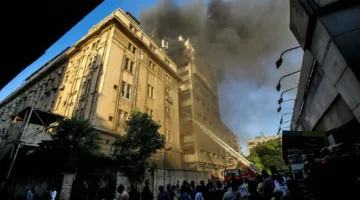 تجدد احتراق النيران في سنترال رمسيس بوسط القاهرة