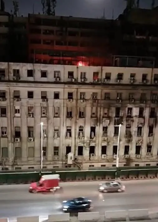تجدد حريق سنترال رمسيس يثير القلق.. اكتشف أحدث المستجدات تجدد حريق سنترال رمسيس يثير القلق.. اكتشف أحدث المستجدات