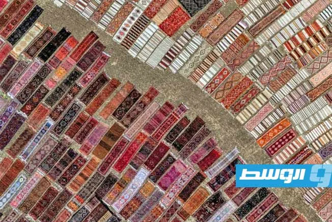 تجفيف آلاف السجاد تحت أشعة الشمس: معلم جذب سياحي في أنطاليا التركية تجفيف آلاف السجاد تحت أشعة الشمس: معلم جذب سياحي في أنطاليا التركية