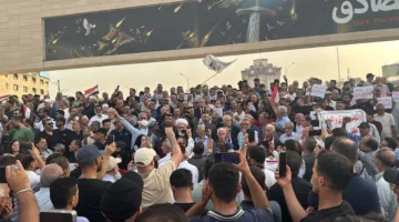 تجمع حاشد في ساحة التحرير احتجاجاً على قضية خور عبدالله (صور)