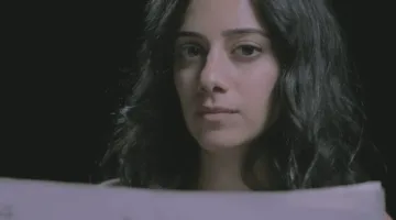 “تحت الأرض” لكريستينا كيروز… عندما يتحدث الألم عبر سطور الكتب