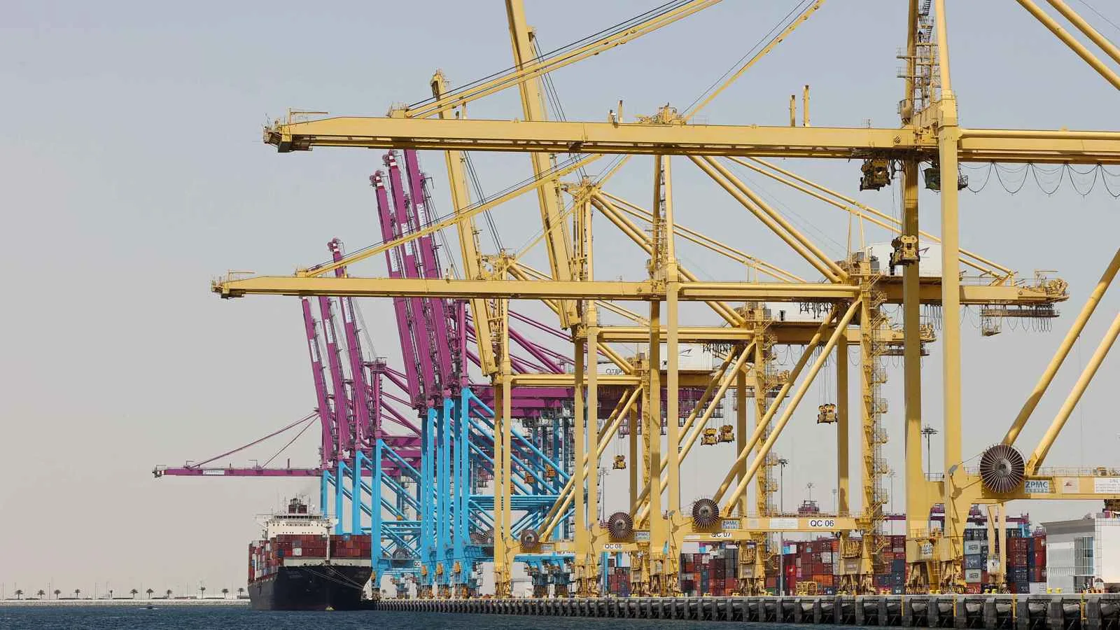 تحت ضغط ارتفاع الواردات.. انخفض فائض الميزان التجاري في قطر بنسبة 5.3% خلال مايو تحت ضغط ارتفاع الواردات.. انخفض فائض الميزان التجاري في قطر بنسبة 5.3% خلال مايو