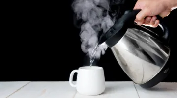 تخفيف الاحتقان وتقليل التوتر: 10 مزايا لشرب الماء الساخن في الصباح