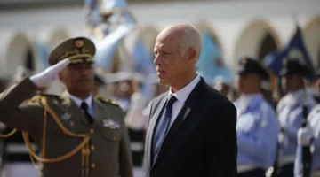 تداعيات الغضب في تونس إثر دعوات لفرض عقوبات على سعيّد: المعارضة في الخارج ترد على الاتهامات