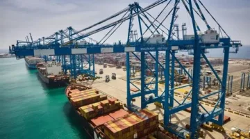 تداول 14 ألف طن من البضائع و878 شاحنة في موانئ البحر الأحمر