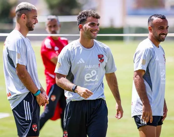 تدريبات متنوعة للأهلي في تونس.. وريبيرو يلتقي بالطاقم الفني المساعد تدريبات متنوعة للأهلي في تونس.. وريبيرو يلتقي بالطاقم الفني المساعد