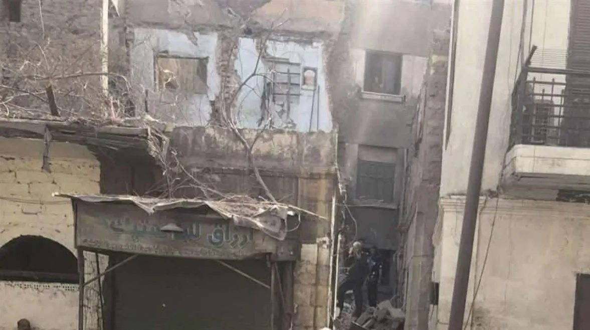 تدهور جزئي في مبنى قديم بمنطقة السيدة عائشة