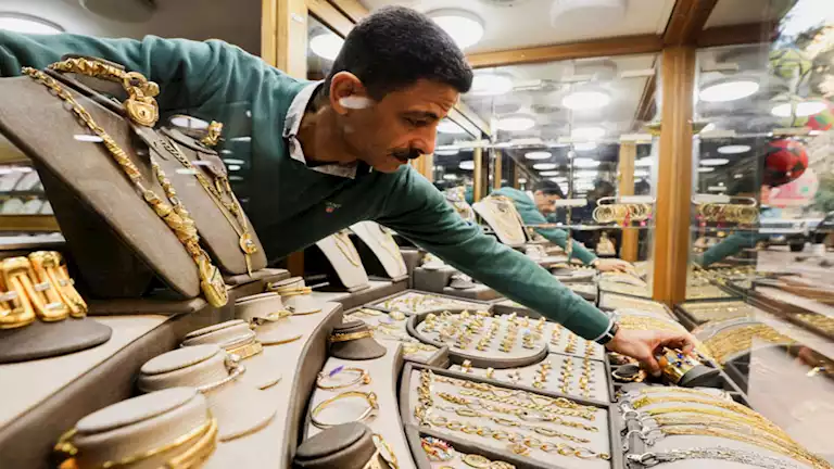 تراجع أسعار الذهب في مصر مع انطلاق تعاملات السبت 5 يوليو 2025 تراجع أسعار الذهب في مصر مع انطلاق تعاملات السبت 5 يوليو 2025