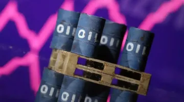 تراجع أسعار النفط مع توقعات بارتفاع مخزونات الخام وانتظار مستجدات الرسوم الجمركية الأمريكية.