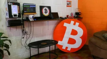 تراجع “البيتكوين” إلى 115 ألف دولار بسبب تردد “الفيدرالي” في خفض أسعار الفائدة