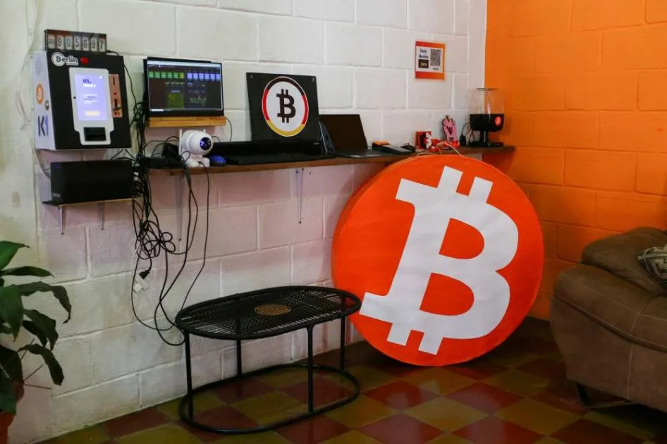 تراجع “البيتكوين” إلى 115 ألف دولار بسبب تردد “الفيدرالي” في خفض أسعار الفائدة