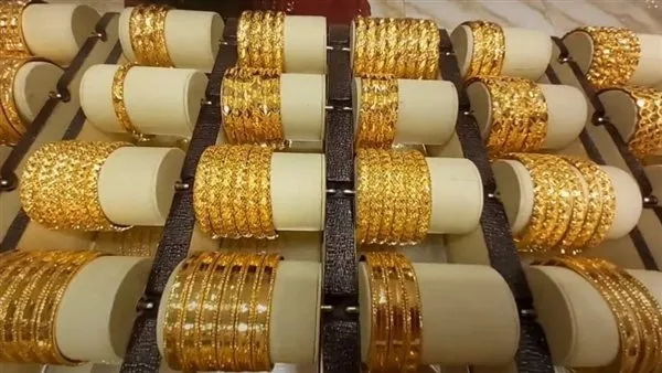 تراجع الذهب تحت 3300 دولار بسبب ارتفاع الدولار والعوائد المالية تراجع الذهب تحت 3300 دولار بسبب ارتفاع الدولار والعوائد المالية