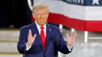 ترامب يحذر شركاء روسيا التجاريين من إمكانية فرض رسوم جمركية تصل إلى 100%