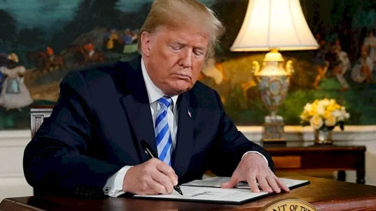 ترامب يُصدر أمرًا تنفيذيًا برفع العقوبات عن سوريا مع استثناءات تتعلق بالأسد ومساعديه