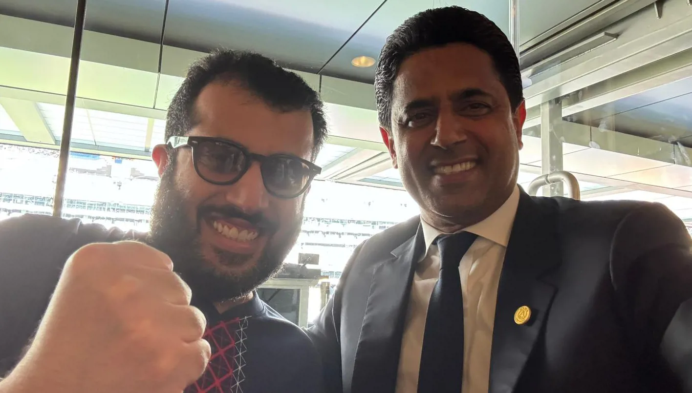 تركي آل الشيخ يشجع باريس سان جيرمان من المدرجات في مواجهة ريال مدريد تركي آل الشيخ يشجع باريس سان جيرمان من المدرجات في مواجهة ريال مدريد