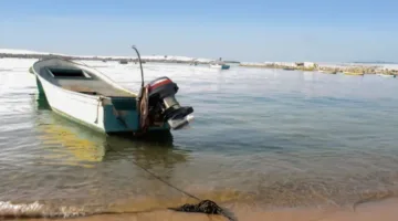 تسجيل لحظة على شاطئ غزة أثناء استهدافه من قبل الزوارق الإسرائيلية (فيديو)