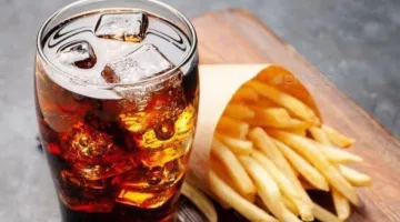 تسريع الشيخوخة والشيب: 9 أطعمة يجب تجنب تناولها بشكل متكرر