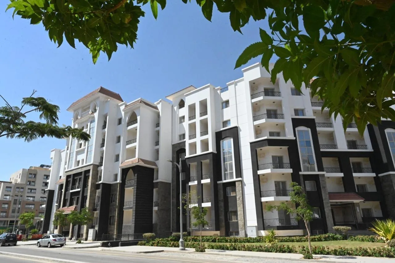 تسليم 3921 وحدة سكنية لموظفي الحكومة الذين انتقلوا إلى العاصمة الإدارية تسليم 3921 وحدة سكنية لموظفي الحكومة الذين انتقلوا إلى العاصمة الإدارية