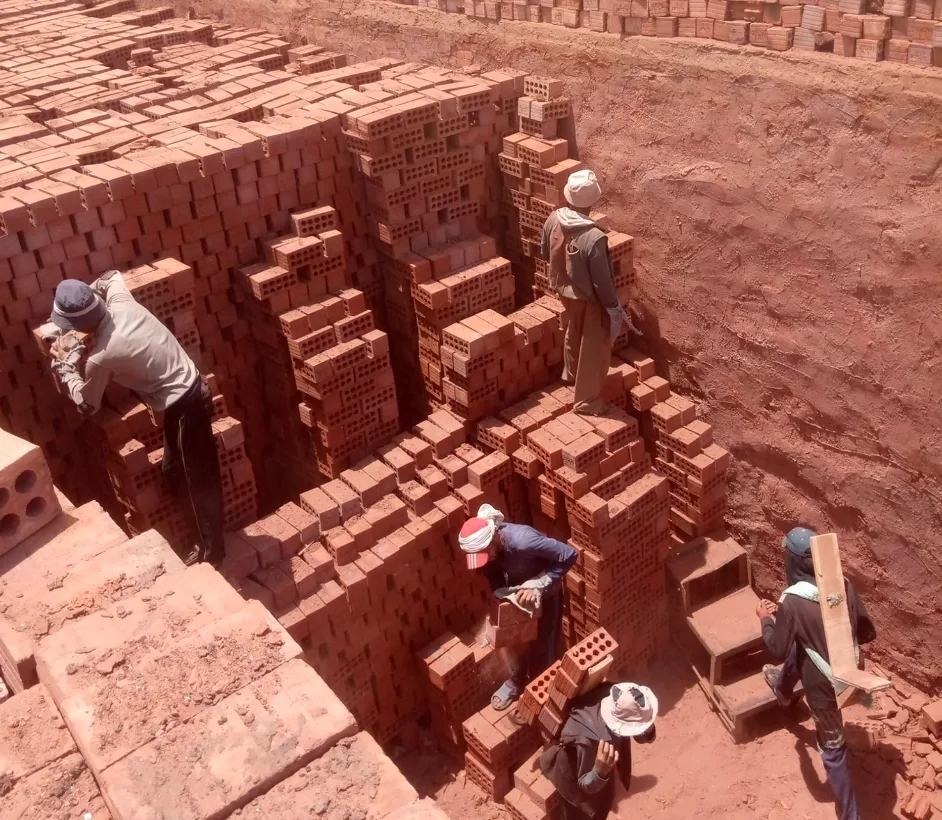 تسوية أوضاع 200 مصنع طوب في الجيزة منذ بداية العام الجاري