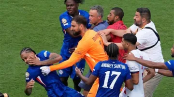 تصرف غير مقبول من دوناروما وإنريكي تجاه لاعب تشيلسي بعد هزيمة باريس سان جيرمان