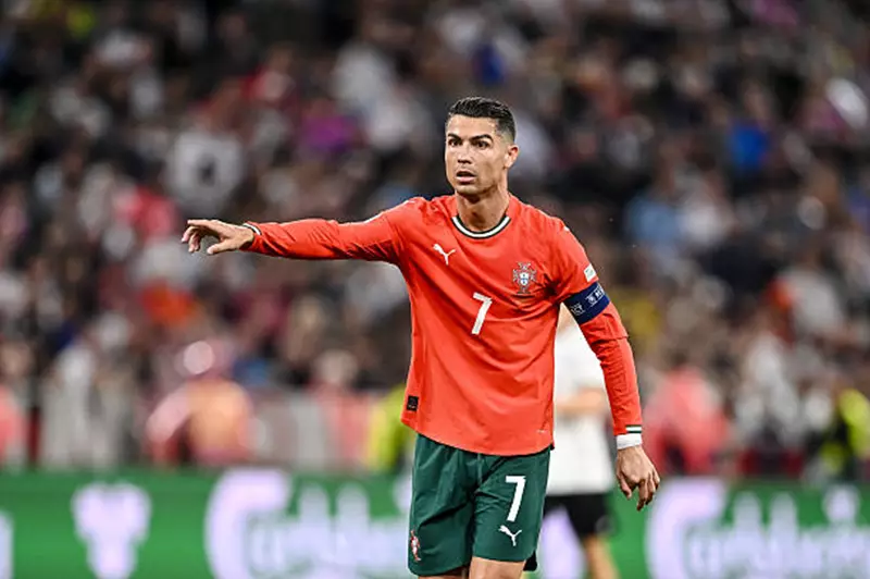 “تصريح غير منطقي”.. كومو يدحض شائعات التعاقد مع كريستيانو “تصريح غير منطقي”.. كومو يدحض شائعات التعاقد مع كريستيانو