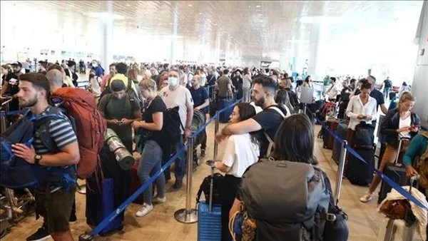 تعطّل خدمات مطار بن غوريون الإسرائيلي نتيجة إضراب الموظفين وازدحام الأمتعة تعطّل خدمات مطار بن غوريون الإسرائيلي نتيجة إضراب الموظفين وازدحام الأمتعة