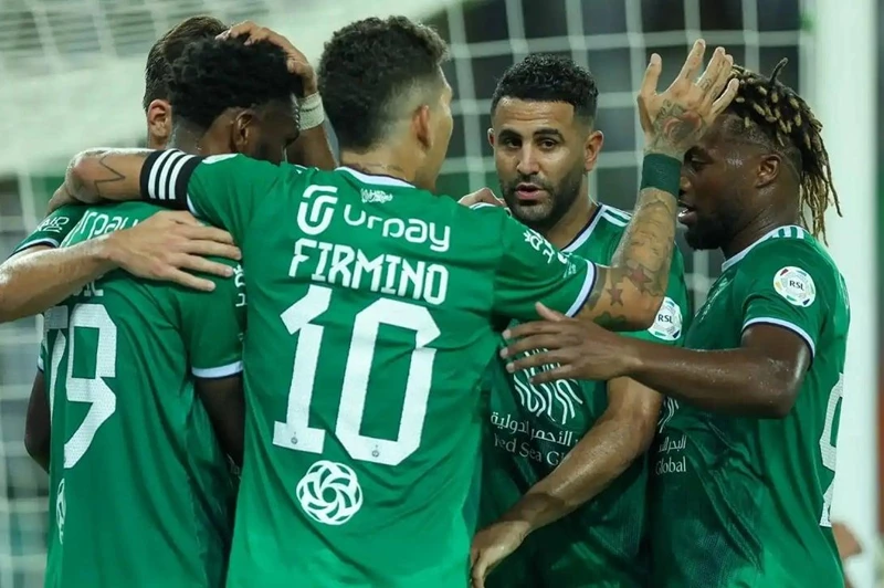 تغريدة تسببّت في الجدل.. لاعب الأهلي ينفي خبر اعتزاله