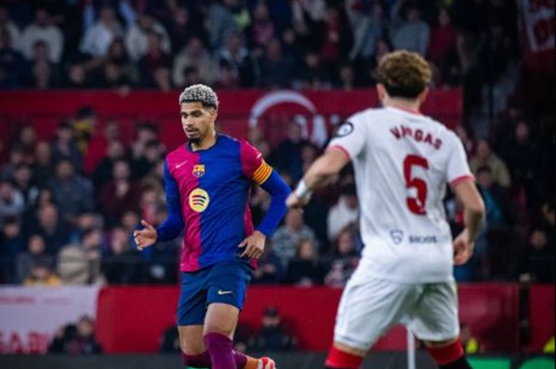 تقارير: أراوخو يتمسك بالبقاء مع برشلونة تقارير: أراوخو يتمسك بالبقاء مع برشلونة