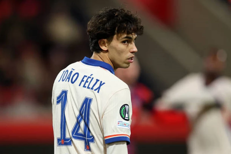 تقارير: بنفيكا يعزز مساعيه للحصول على جواو فيليكس مقابل 20 مليون يورو. تقارير: بنفيكا يعزز مساعيه للحصول على جواو فيليكس مقابل 20 مليون يورو.