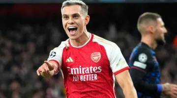 تقارير: دورتموند يتابع تروسارد.. وعرضان من إنجلترا