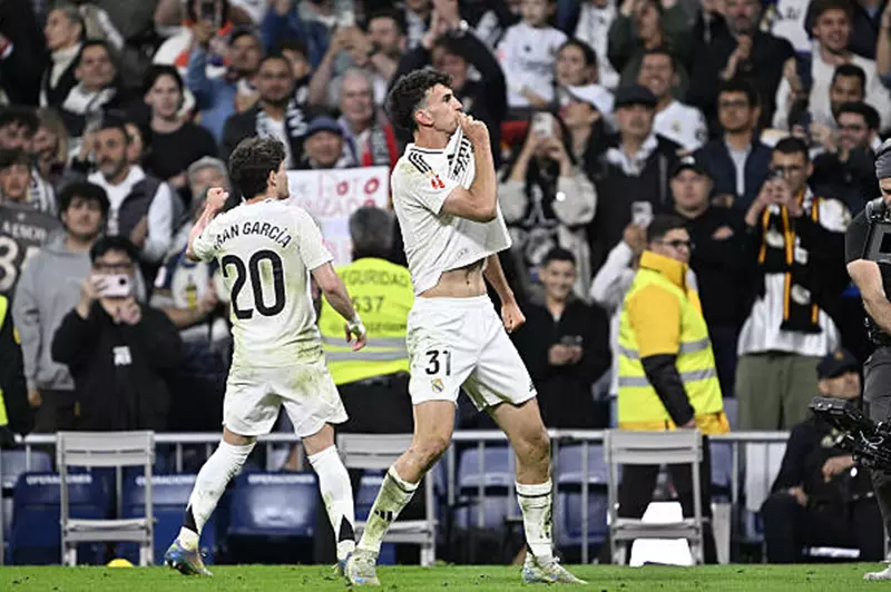 تقارير: مدافع ريال مدريد يوشك على الانتقال إلى كومو