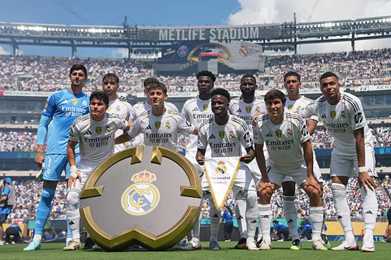 تقارير: مستقبل 5 لاعبين في ريال مدريد لا يزال غير واضح تقارير: مستقبل 5 لاعبين في ريال مدريد لا يزال غير واضح