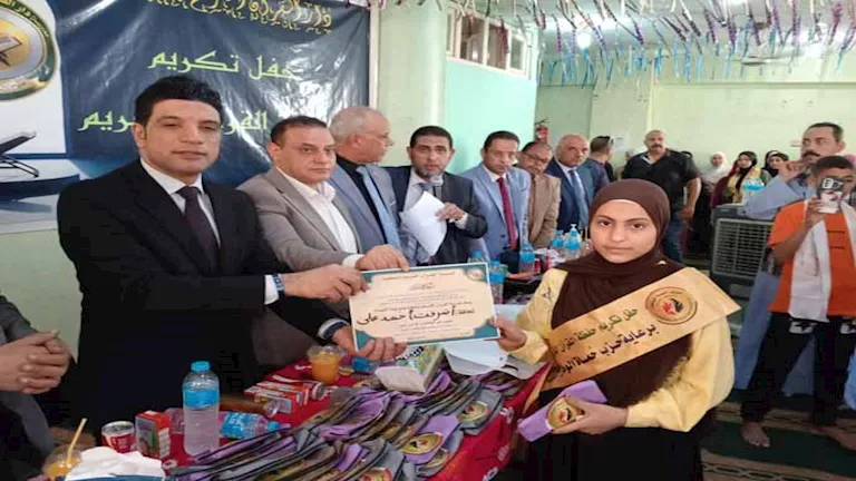 تقدير أصحاب الهمم في الصلعة بسوهاج.. مصحف صوتي وثلاث رحلات عمرة (صور) تقدير أصحاب الهمم في الصلعة بسوهاج.. مصحف صوتي وثلاث رحلات عمرة (صور)