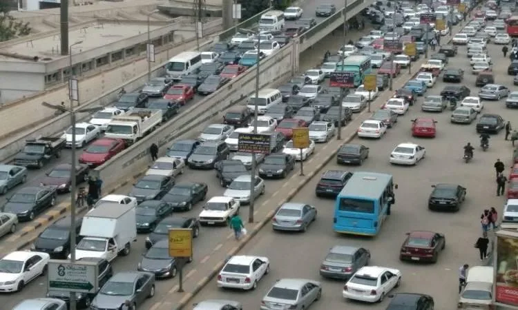 تقرير حركة المرور: ازدحام متغير في معظم طرق القاهرة والجيزة