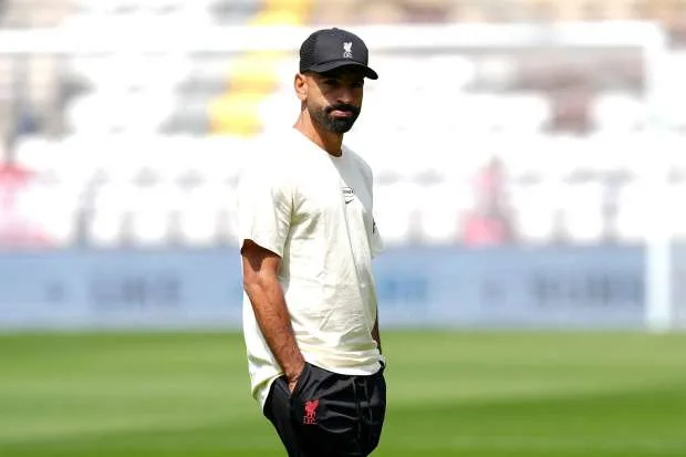 تكريمًا لجوتا وأندريه سيلفا.. مشاعر الحزن تسيطر على محمد صلاح قبل مباراة ليفربول الودية ضد بريستون. تكريمًا لجوتا وأندريه سيلفا.. مشاعر الحزن تسيطر على محمد صلاح قبل مباراة ليفربول الودية ضد بريستون.