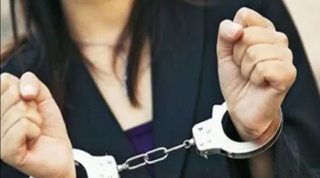 تمديد احتجاز مديرة الشهر العقاري وعضو فني في دمنهور لمدة 15 يومًا بتهمة تزوير التوكيلات