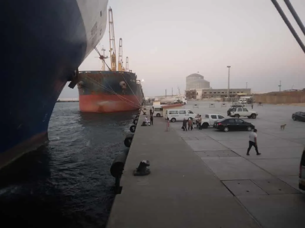 إغلاق ميناء العريش البحري نتيجة الظروف الجوية السيئة إغلاق ميناء العريش البحري نتيجة الظروف الجوية السيئة