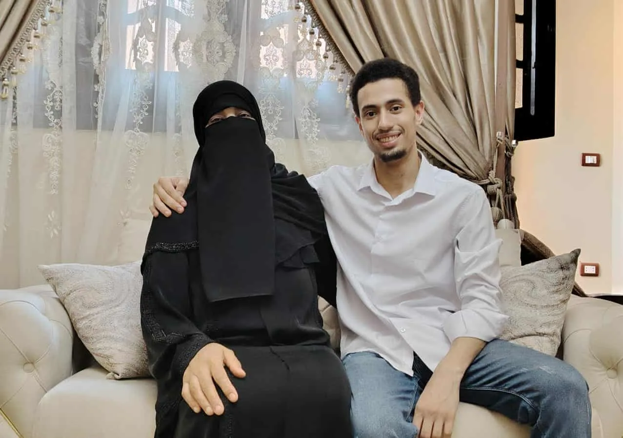السادس مكرر علمي في الثانوية الأزهرية من البحيرة: أمي هي بطلة حكايتي.. وسأدخل كلية الطب. السادس مكرر علمي في الثانوية الأزهرية من البحيرة: أمي هي بطلة حكايتي.. وسأدخل كلية الطب.