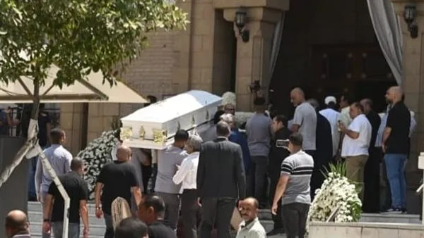 توديع جثمان الفنان لطفي لبيب من كنيسة مار مرقس في مصر الجديدة بحضور عدد من نجوم الفن