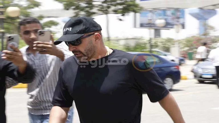 توديع جثمان شقيق خالد جلال بحضور أحمد السقا ونضال الشافعي من مسجد ال…