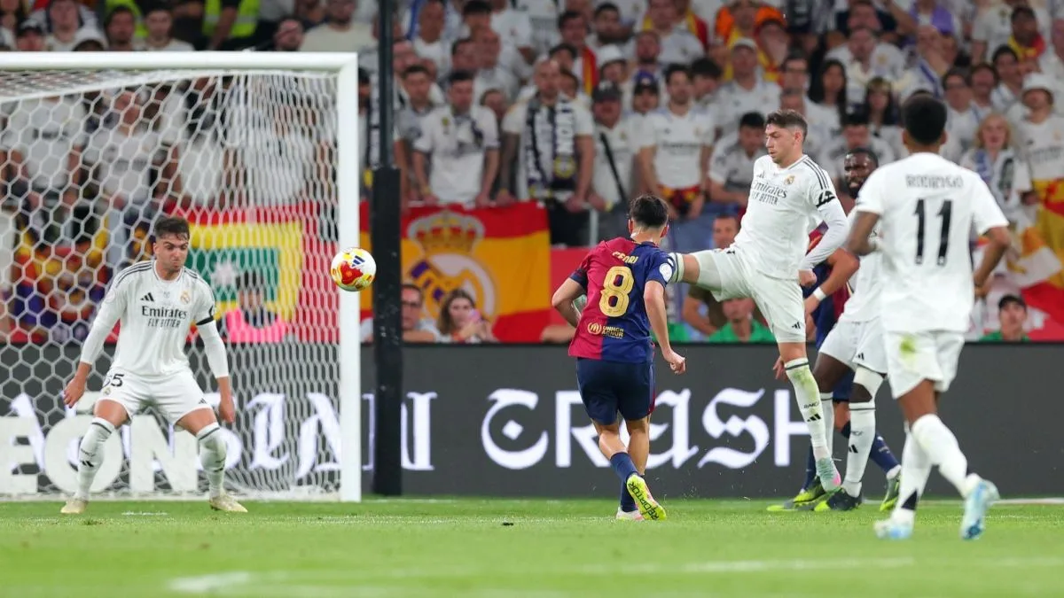 توقيت مواجهتي برشلونة وريال مدريد في كلاسيكو الدوري الإسباني لموسم 2025-2026