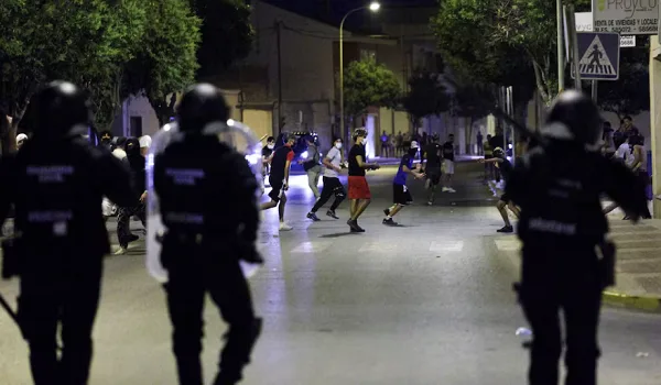 توقيف 8 أفراد على خلفية مواجهات بين اليمين المتطرف والمهاجرين في إسبانيا توقيف 8 أفراد على خلفية مواجهات بين اليمين المتطرف والمهاجرين في إسبانيا