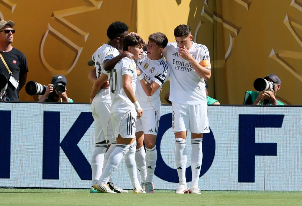 ثلاثي الدوري الإنجليزي يتنافس مع ريال مدريد على التوقيع مع لاعب هولندي