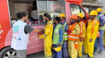 «ثلاجة الفريج» تُقدم مليون عبوة من المياه والعصائر للعمال في دبي